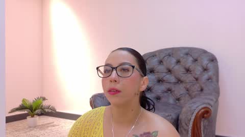  NIKY SMIT  online show from January 14, 2025, 11:31 am