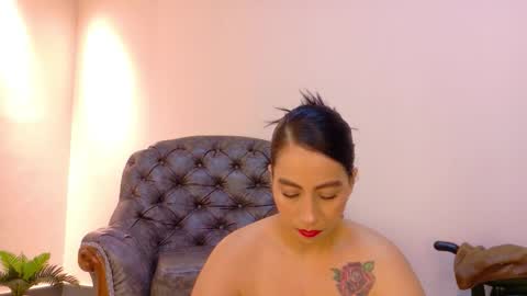  NIKY SMIT  online show from October 9, 2025, 10:35 am
