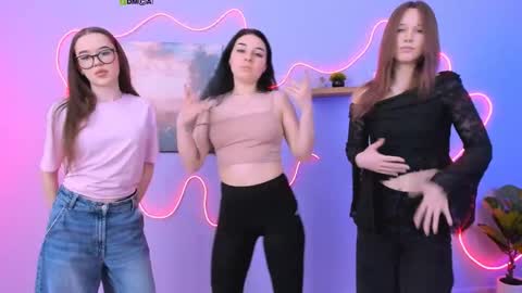 nila_eclipse online show from April 14, 2026, 9:04 am