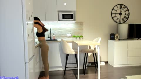 Bella online show from December 31, 2024, 12:00 am