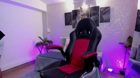 Nils online show from October 10, 2025, 2:21 am