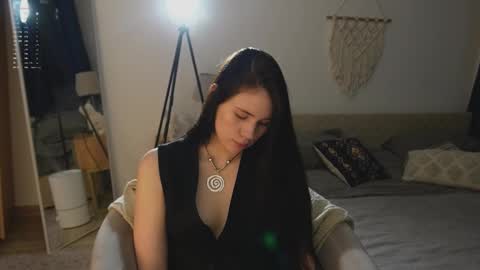 Jennet online show from November 16, 2025, 4:34 pm