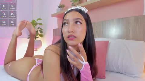 N I N A online show from November 20, 2025, 7:35 pm