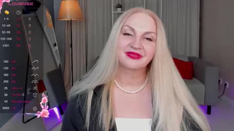 Nina online show from October 15, 2025, 3:56 pm