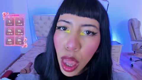 Nina Fox  online show from October 21, 2025, 12:28 pm