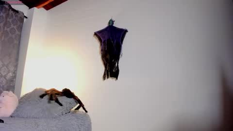 Snapshot of nina_fuentes chatting on October 20, 2025, 11:05 pm Catalina online show from October 20, 2025, 11:05 pm