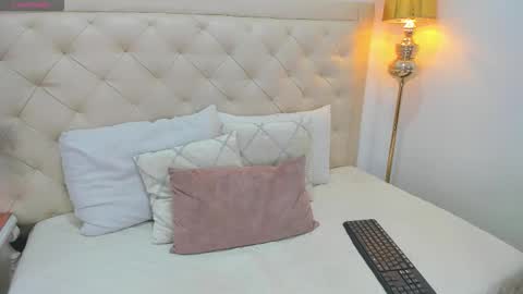 nina joyce online show from March 19, 2026, 8:02 pm