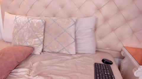 nina joyce online show from April 16, 2026, 9:39 pm