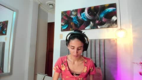 Nina online show from October 5, 2025, 2:26 pm