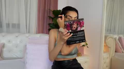 Snapshot of ninacrystal chatting on July 2, 2026, 10:43 am NinaCrystal online show from July 2, 2026, 10:43 am