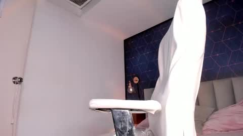 Snapshot of ninaevanss chatting on January 21, 2025, 11:34 pm Alisson online show from January 21, 2025, 11:34 pm