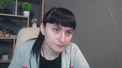 ninaflawlees online show from December 1, 2025, 12:54 pm