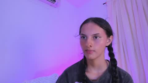 ninahtx online show from April 12, 2026, 10:04 pm