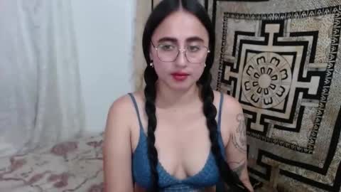 Snapshot of ninakravtz chatting on February 5, 2025, 3:31 pm N I N A online show from February 5, 2025, 3:31 pm