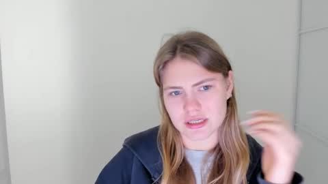 ninarihh online show from October 24, 2025, 11:06 am