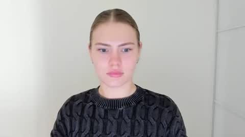 ninarihh online show from November 12, 2025, 10:37 am