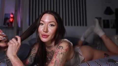 Snapshot of ninasuzuki chatting on February 13, 2026, 9:38 am ninasuzuki online show from February 13, 2026, 9:38 am