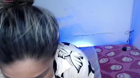 ninatinydoll1 online show from April 15, 2026, 11:39 am