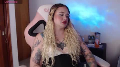 Snapshot of ninaxxstorm chatting on October 6, 2025, 6:44 am Nina online show from October 6, 2025, 6:44 am