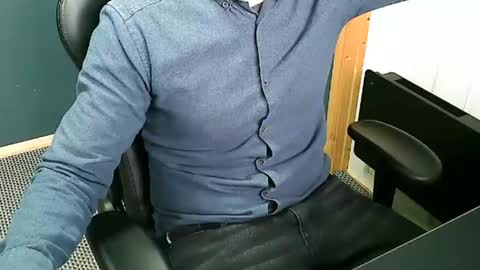 Nineinches online show from February 17, 2025, 12:38 pm