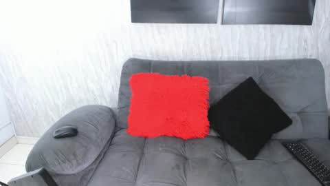 nini_beyker online show from November 23, 2025, 1:00 pm