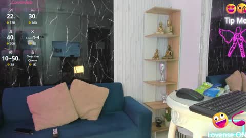 nini_beyker online show from April 5, 2026, 12:57 pm