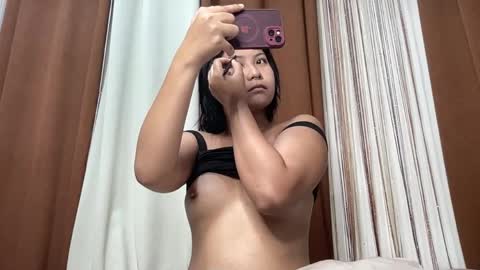 Snapshot of nini_luvskorn chatting on May 2, 2026, 9:47 am nini_luvskorn online show from May 2, 2026, 9:47 am