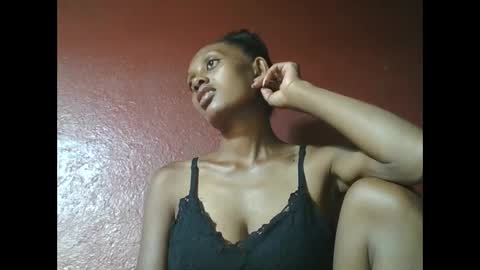 Snapshot of ninie246746 chatting on January 21, 2025, 4:43 am ninie246746 online show from January 21, 2025, 4:43 am