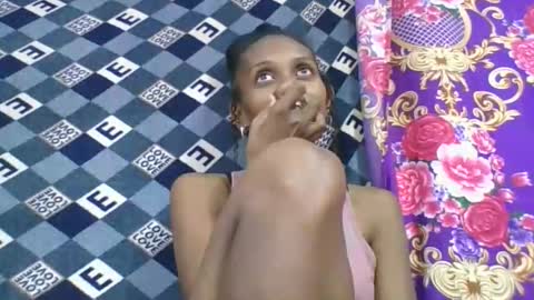 ninie246746 online show from April 1, 2026, 4:35 am