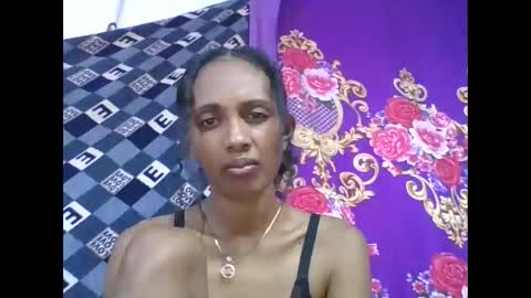 Snapshot of ninie246746 chatting on April 20, 2026, 6:53 pm ninie246746 online show from April 20, 2026, 6:53 pm