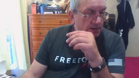 Snapshot of nionios67 chatting on November 1, 2025, 8:11 pm Dennis online show from November 1, 2025, 8:11 pm