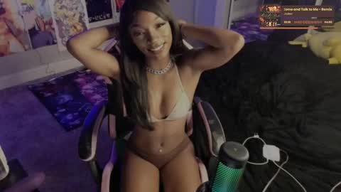 NIVIA WOLFE online show from September 19, 2025, 4:36 am