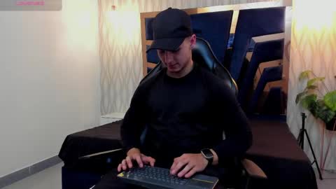 Snapshot of noah_clarkk chatting on April 26, 2026, 5:38 am Noah online show from April 26, 2026, 5:38 am