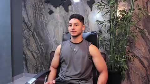Snapshot of noah_clarkk chatting on May 5, 2026, 3:31 pm Noah online show from May 5, 2026, 3:31 pm