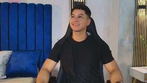 Snapshot of noah_clarkk chatting on May 27, 2026, 5:54 pm Noah online show from May 27, 2026, 5:54 pm