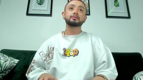 Snapshot of noah_devil chatting on December 8, 2024, 4:04 am Noah online show from December 8, 2024, 4:04 am