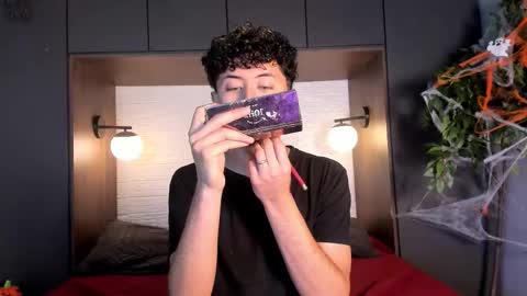 noah_dupont_ online show from October 31, 2025, 11:44 am