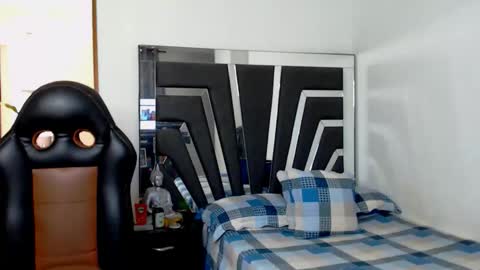 Noah Harris01 online show from November 26, 2025, 2:07 pm