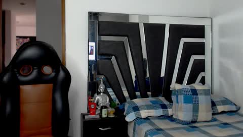 Noah Harris01 online show from April 20, 2026, 12:08 pm