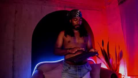 Snapshot of noah_jones__ chatting on December 12, 2024, 5:20 am Noah online show from December 12, 2024, 5:20 am