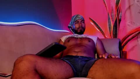 Snapshot of noah_jones__ chatting on February 11, 2025, 2:03 am Noah online show from February 11, 2025, 2:03 am