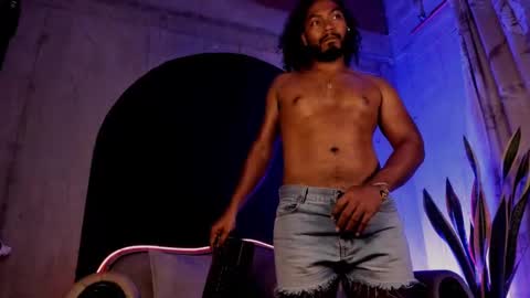 Snapshot of noah_jones__ chatting on February 18, 2025, 1:10 am Noah online show from February 18, 2025, 1:10 am