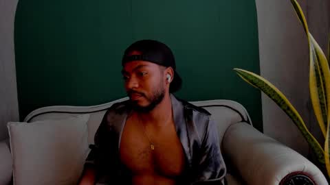 Snapshot of noah_jones__ chatting on March 6, 2025, 5:22 pm Noah online show from March 6, 2025, 5:22 pm