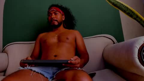 Snapshot of noah_jones__ chatting on March 8, 2025, 7:20 pm Noah online show from March 8, 2025, 7:20 pm