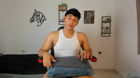 Snapshot of noah_katz chatting on October 17, 2025, 2:48 am Noah online show from October 17, 2025, 2:48 am