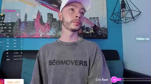 Snapshot of noah_ricci_ chatting on December 15, 2024, 1:32 pm online show from December 15, 2024, 1:32 pm