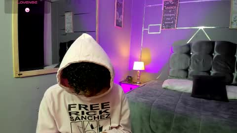 noah_smith04 online show from November 10, 2025, 1:54 pm