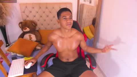 N O AH - S T H O  N E online show from February 5, 2026, 4:28 am