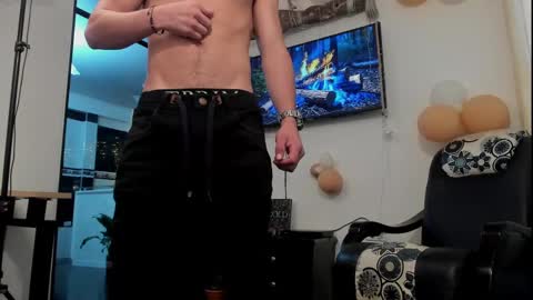 Snapshot of noahbrawn chatting on December 12, 2024, 12:22 pm LIAM- noah online show from December 12, 2024, 12:22 pm
