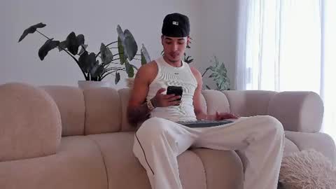 Snapshot of noahdaviss chatting on July 1, 2026, 7:46 pm noahdaviss online show from July 1, 2026, 7:46 pm